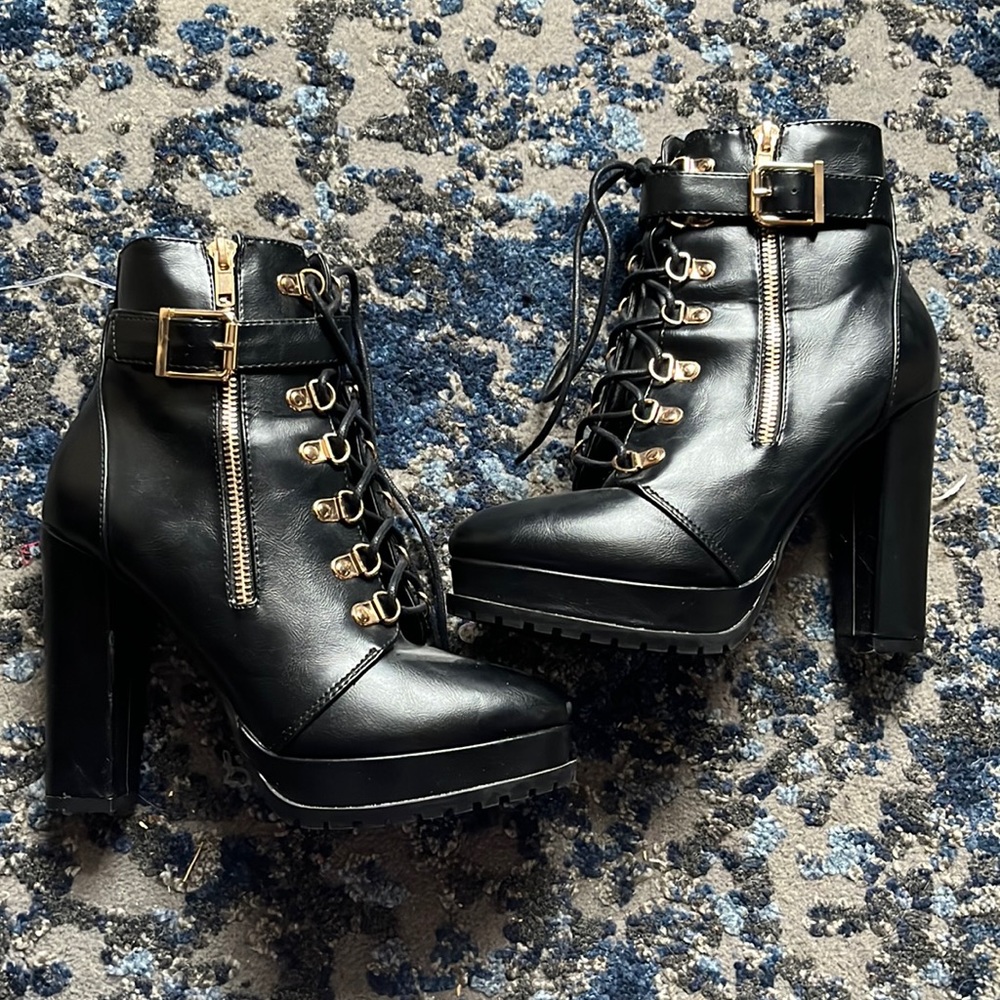 Women’s black boots